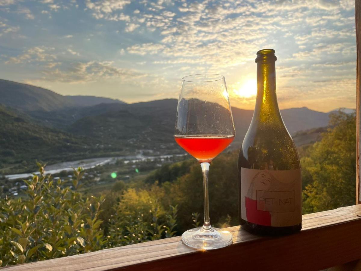 Sadmeli Winery Hotell Ambrolauri Eksteriør bilde