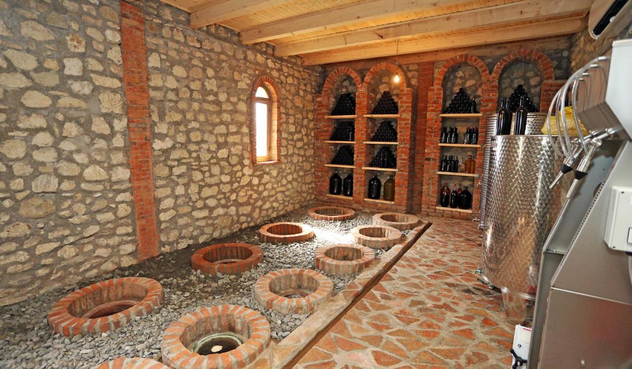 Sadmeli Winery Hotell Ambrolauri Eksteriør bilde