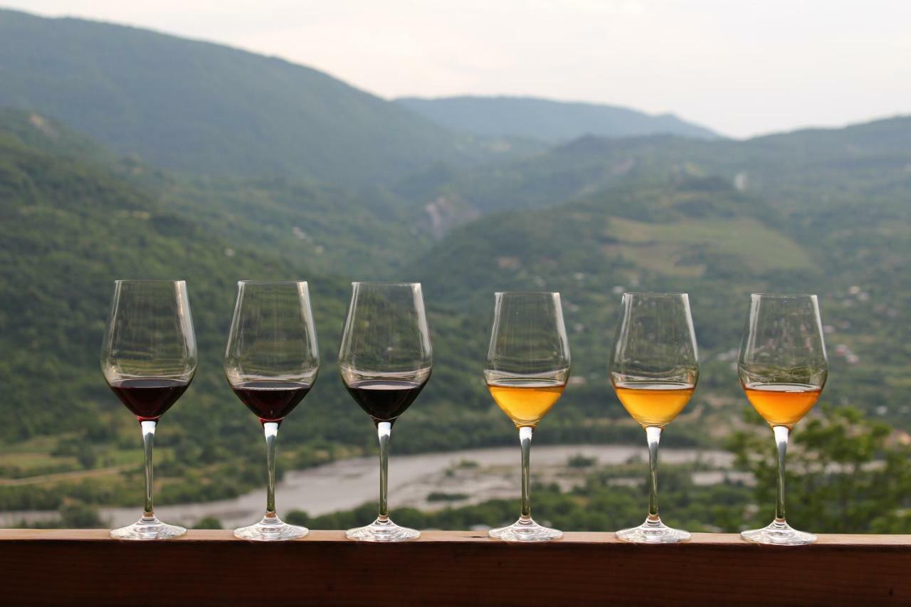 Sadmeli Winery Hotell Ambrolauri Eksteriør bilde